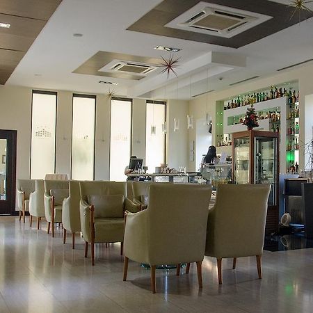 City Hotel بودغوريتْسا المظهر الخارجي الصورة