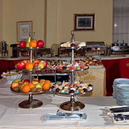 City Hotel بودغوريتْسا المظهر الخارجي الصورة