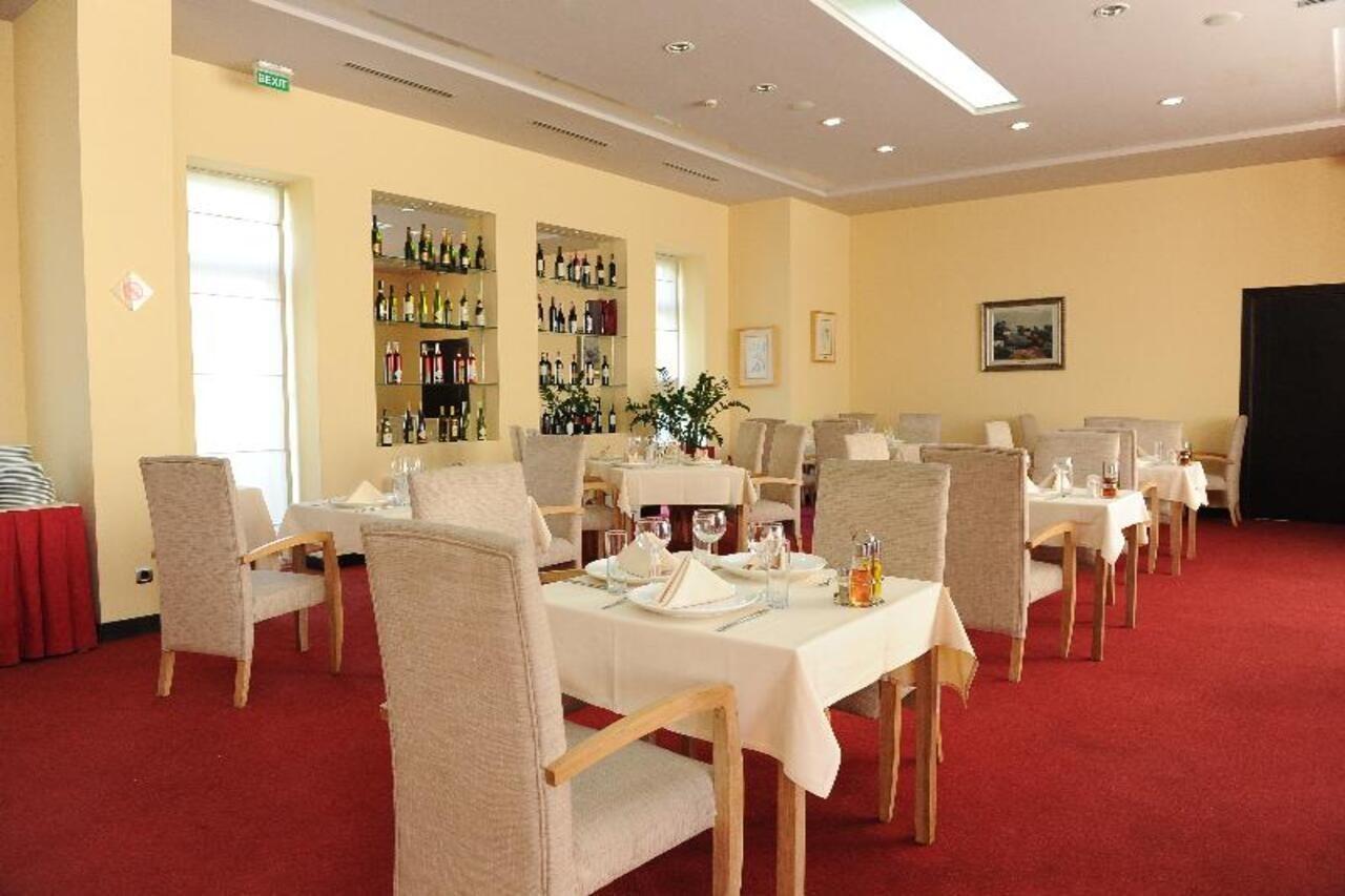 City Hotel بودغوريتْسا المظهر الخارجي الصورة