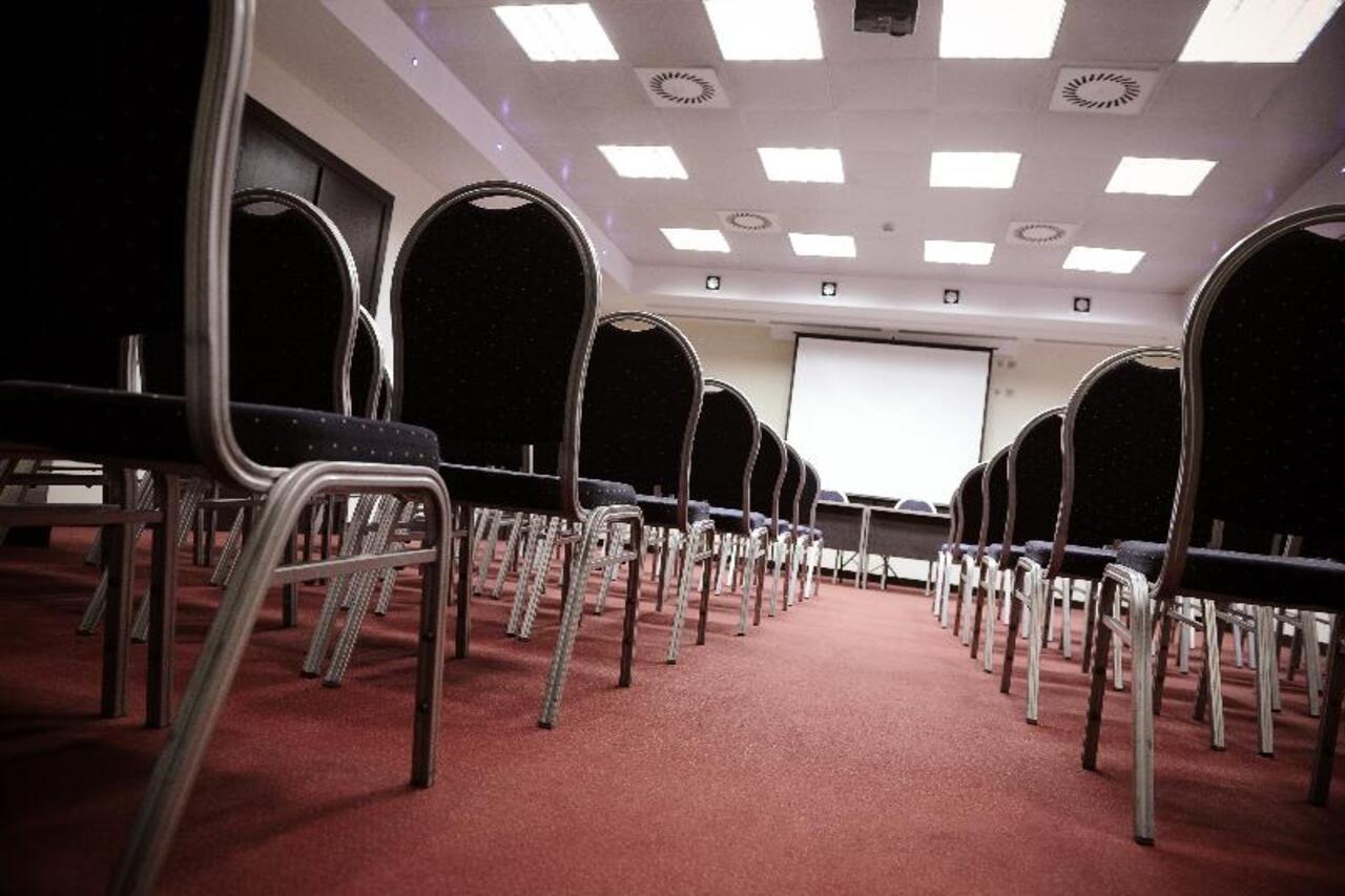 City Hotel بودغوريتْسا المظهر الخارجي الصورة