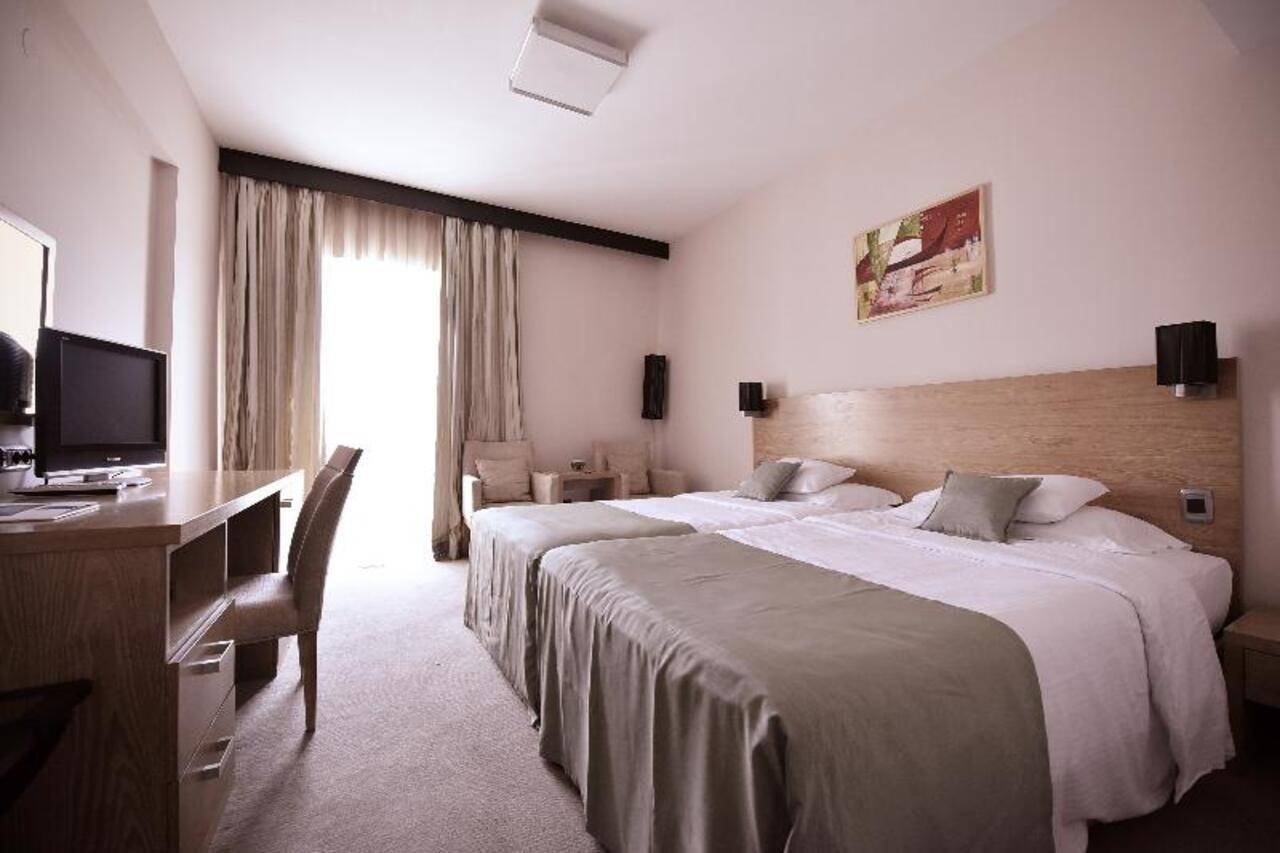 City Hotel بودغوريتْسا المظهر الخارجي الصورة