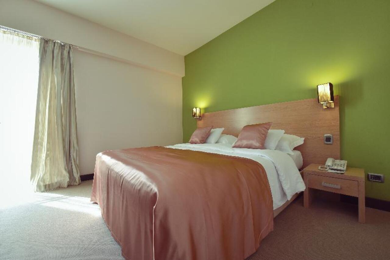 City Hotel بودغوريتْسا المظهر الخارجي الصورة