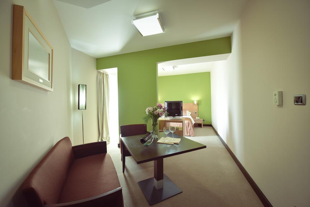 City Hotel بودغوريتْسا الغرفة الصورة