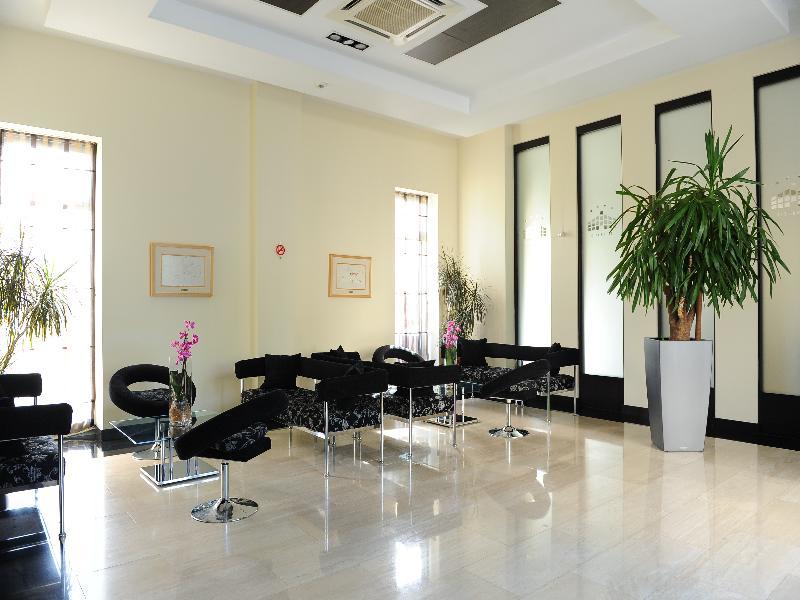 City Hotel بودغوريتْسا المظهر الخارجي الصورة