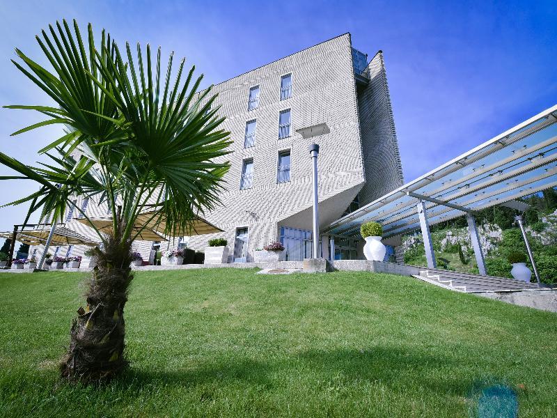City Hotel بودغوريتْسا المظهر الخارجي الصورة