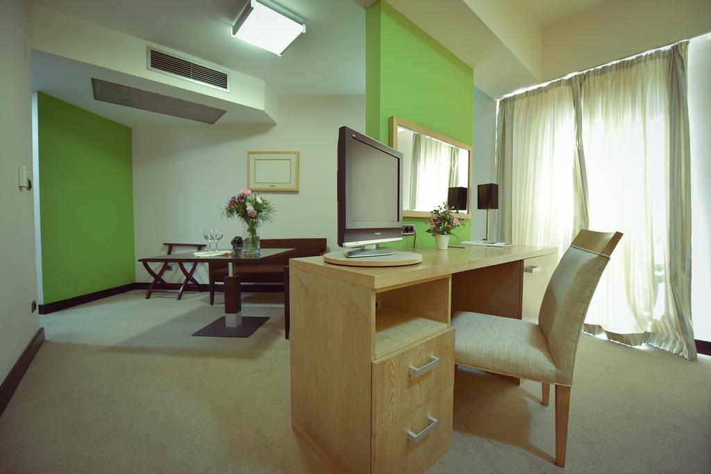 City Hotel بودغوريتْسا المظهر الخارجي الصورة