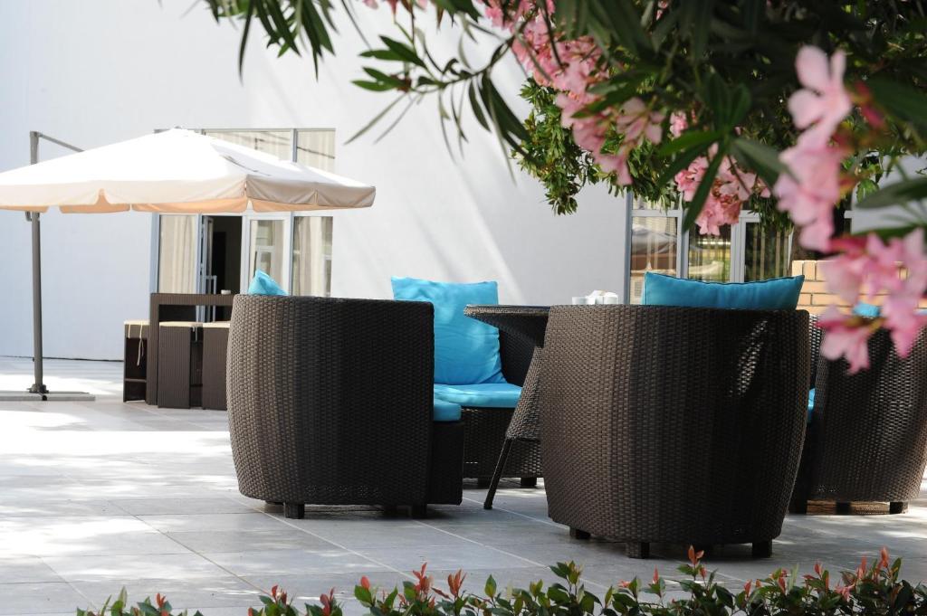 City Hotel بودغوريتْسا المظهر الخارجي الصورة