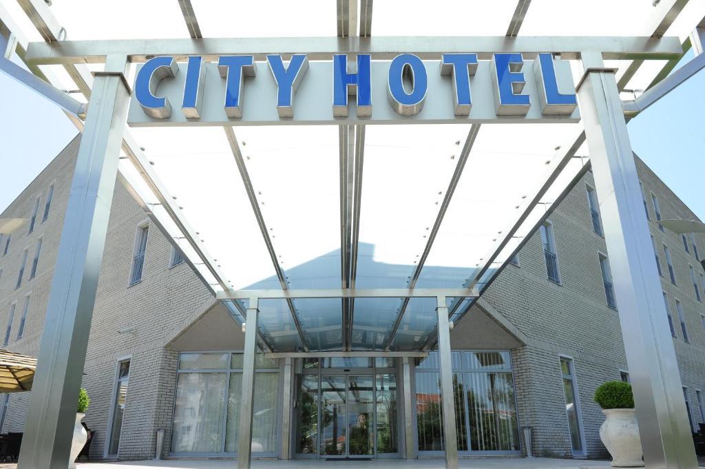 City Hotel بودغوريتْسا المظهر الخارجي الصورة
