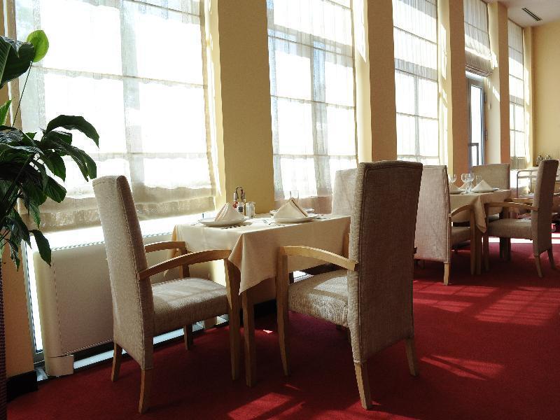 City Hotel بودغوريتْسا المظهر الخارجي الصورة