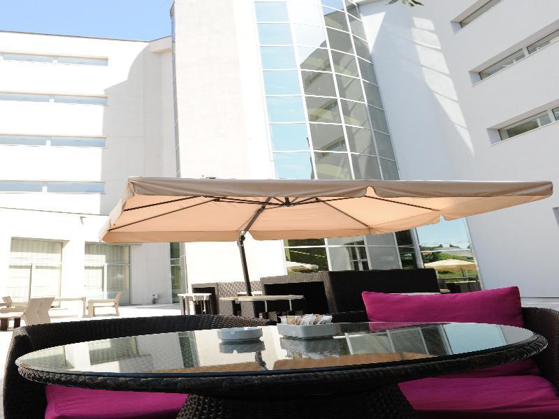 City Hotel بودغوريتْسا المظهر الخارجي الصورة