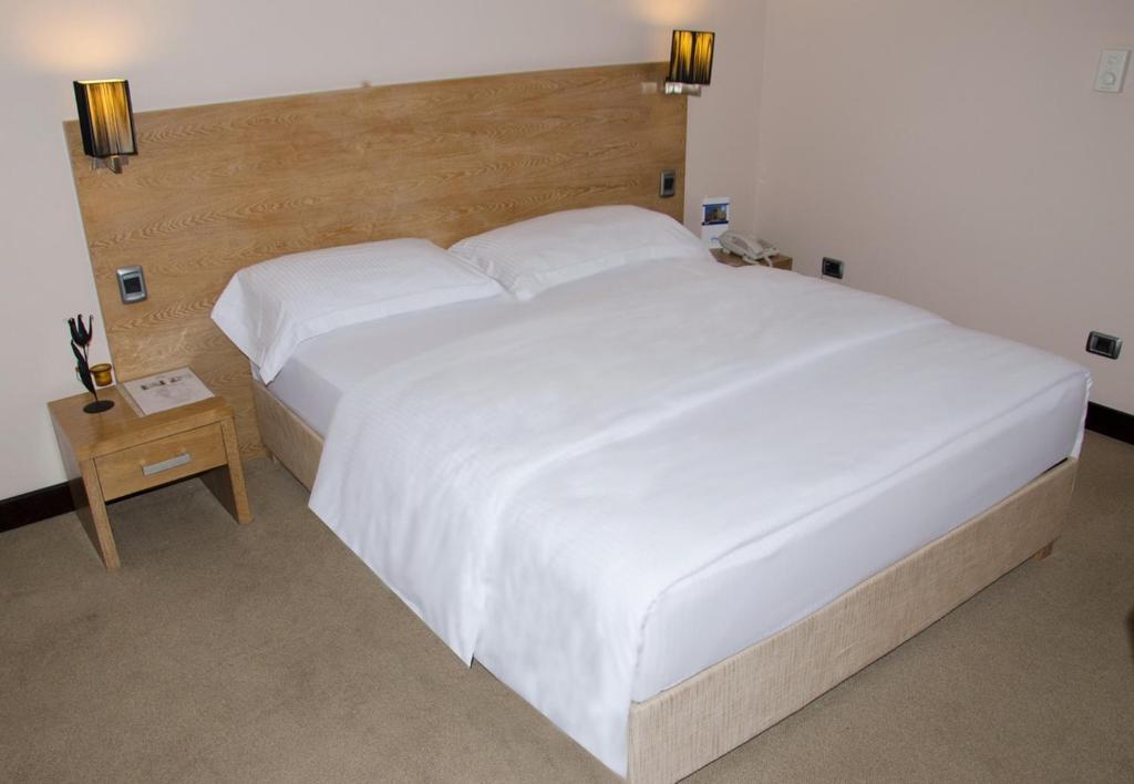 City Hotel بودغوريتْسا الغرفة الصورة