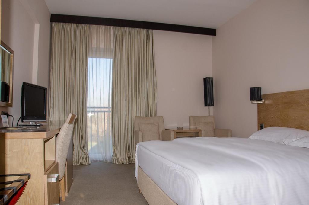 City Hotel بودغوريتْسا الغرفة الصورة