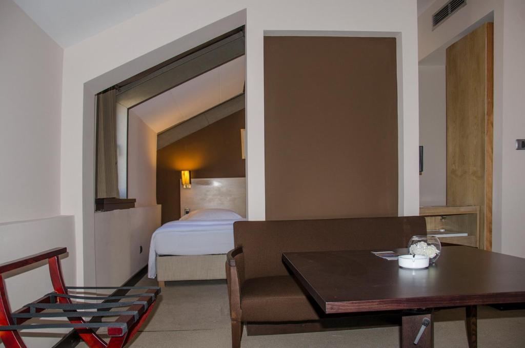 City Hotel بودغوريتْسا الغرفة الصورة