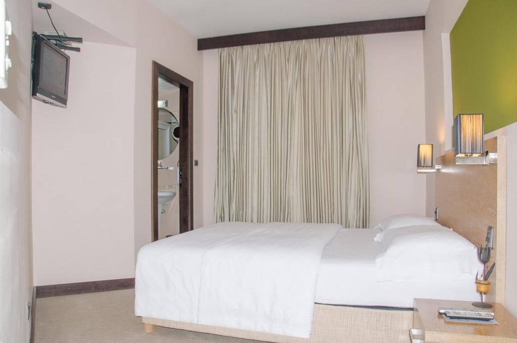City Hotel بودغوريتْسا الغرفة الصورة