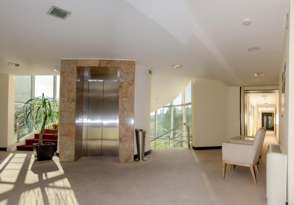 City Hotel بودغوريتْسا المظهر الخارجي الصورة