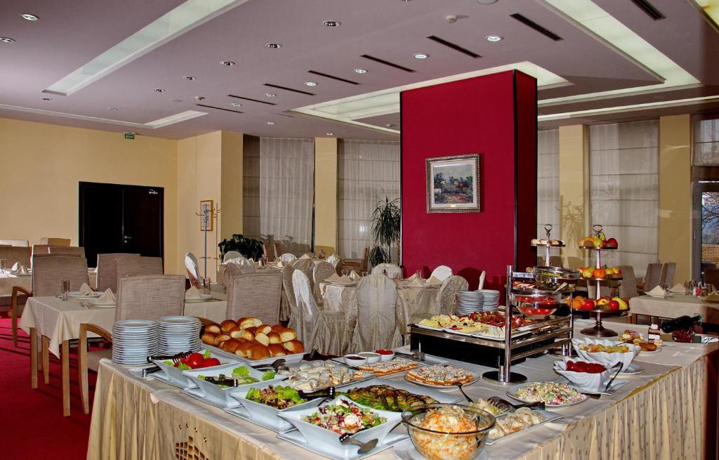 City Hotel بودغوريتْسا المظهر الخارجي الصورة