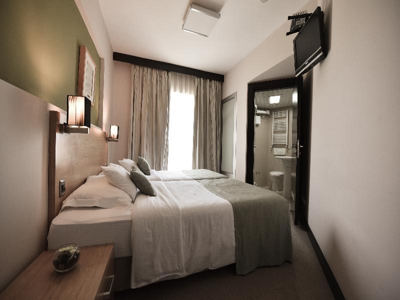 City Hotel بودغوريتْسا المظهر الخارجي الصورة